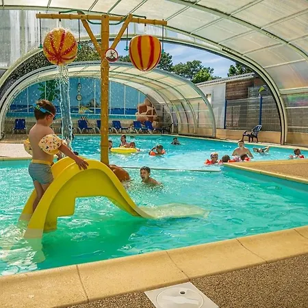 Zecamping 4 Anime Piscine Couverte Club Enfant Mini Golf Dog Friendly La Faute-sur-Mer